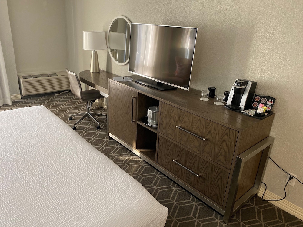 Standard Room, 2 Double Beds, Pool View (Second Floor)