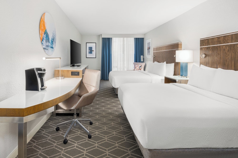Premium Room, 2 Queen Beds, Accessible Bathtub, Non Smoking (Communications Accessible)