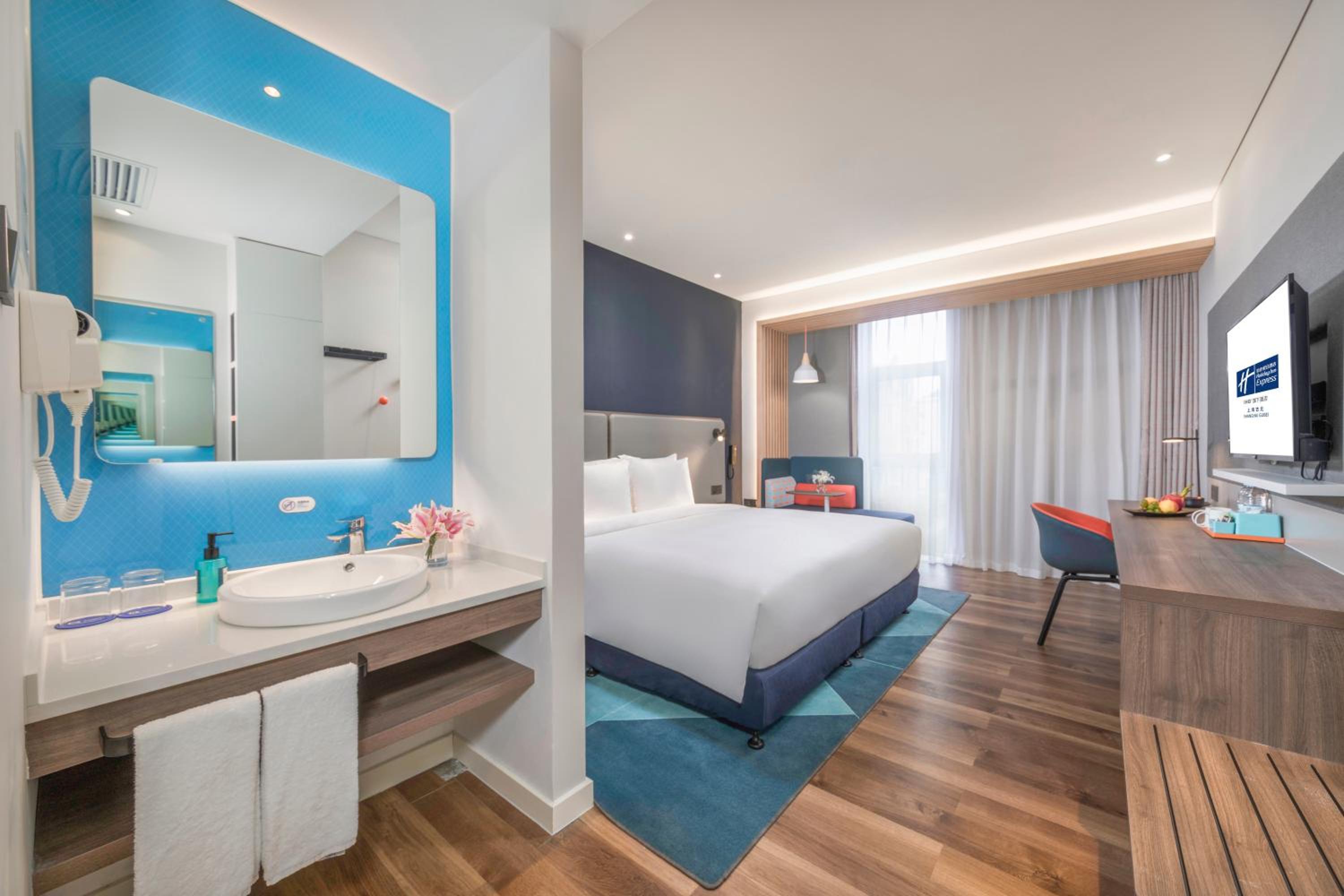 Standard Queen Room