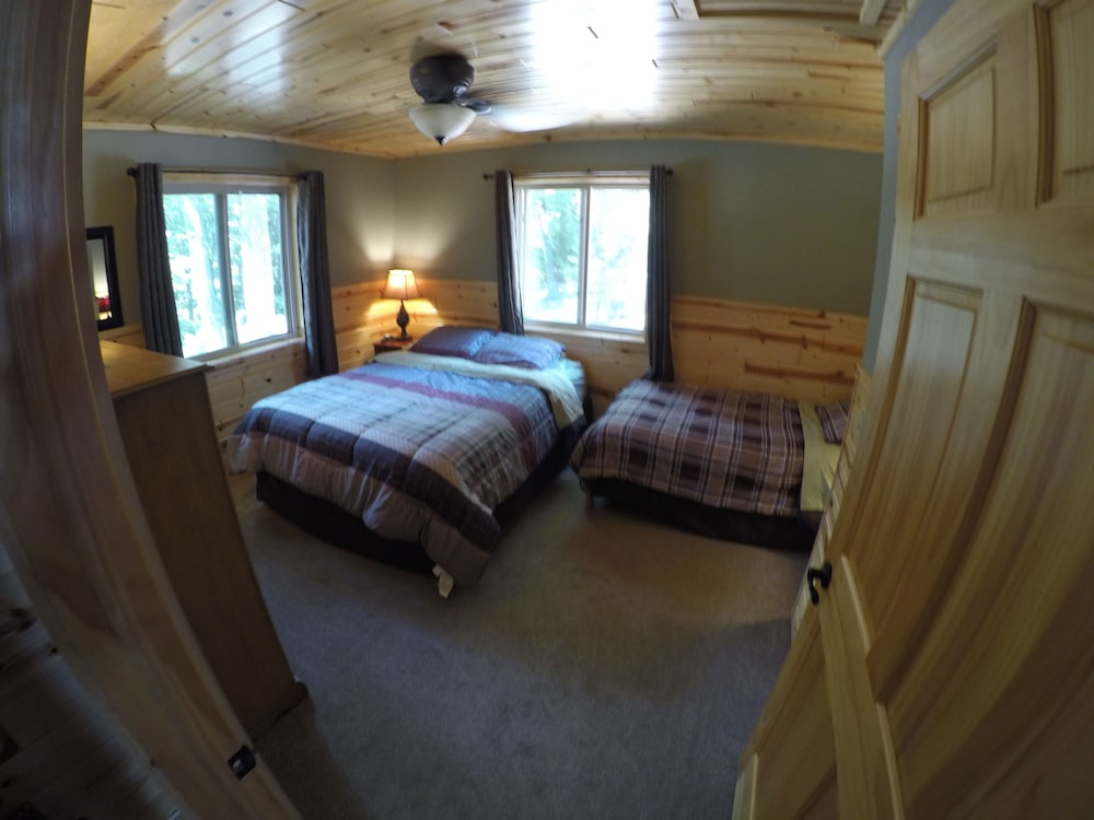 Cabin, 3 Bedrooms, Fireplace, Lake View (Willow Wood)