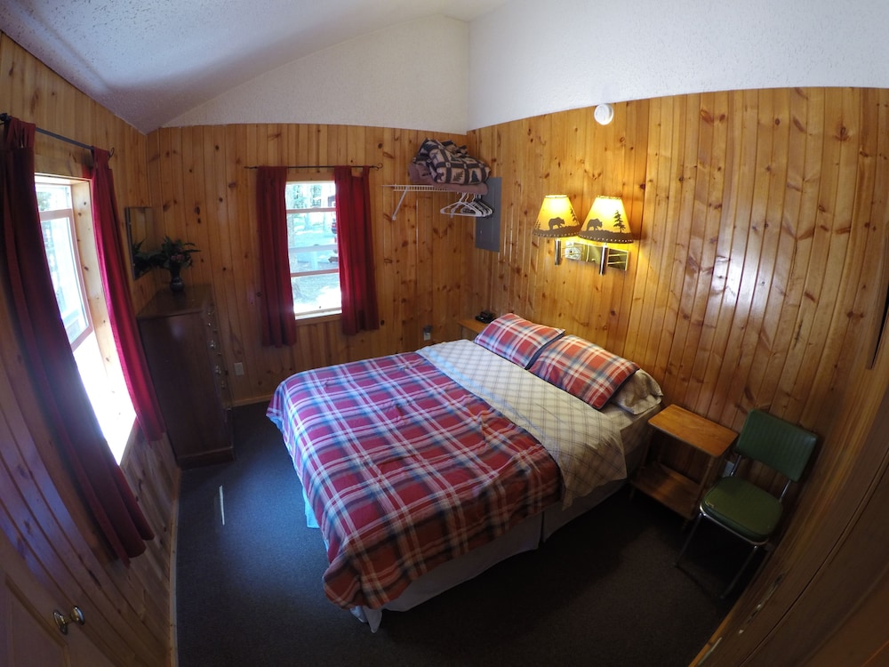Cabin, 2 Bedrooms, Fireplace, Lake View (Oakwood)
