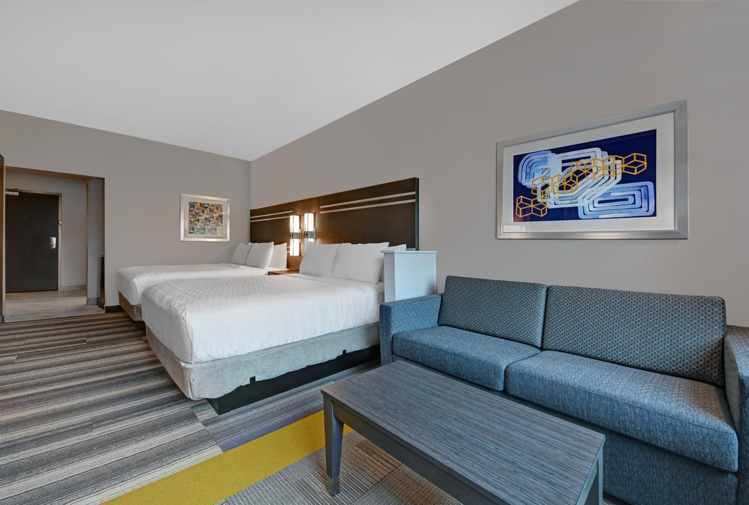 Queen Suite with Two Queen Beds