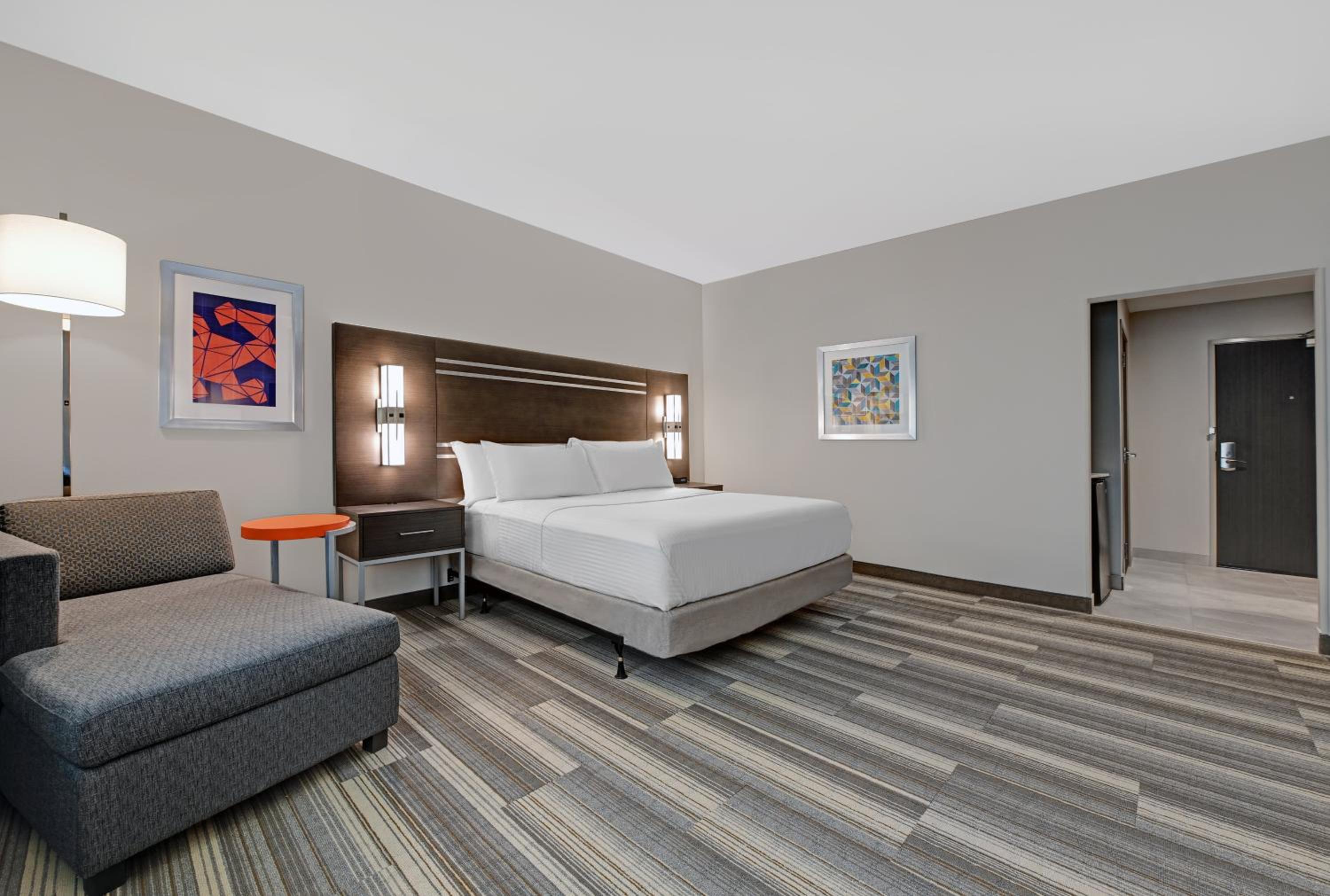Standard King Room with Roll-In Shower - Mobility Access