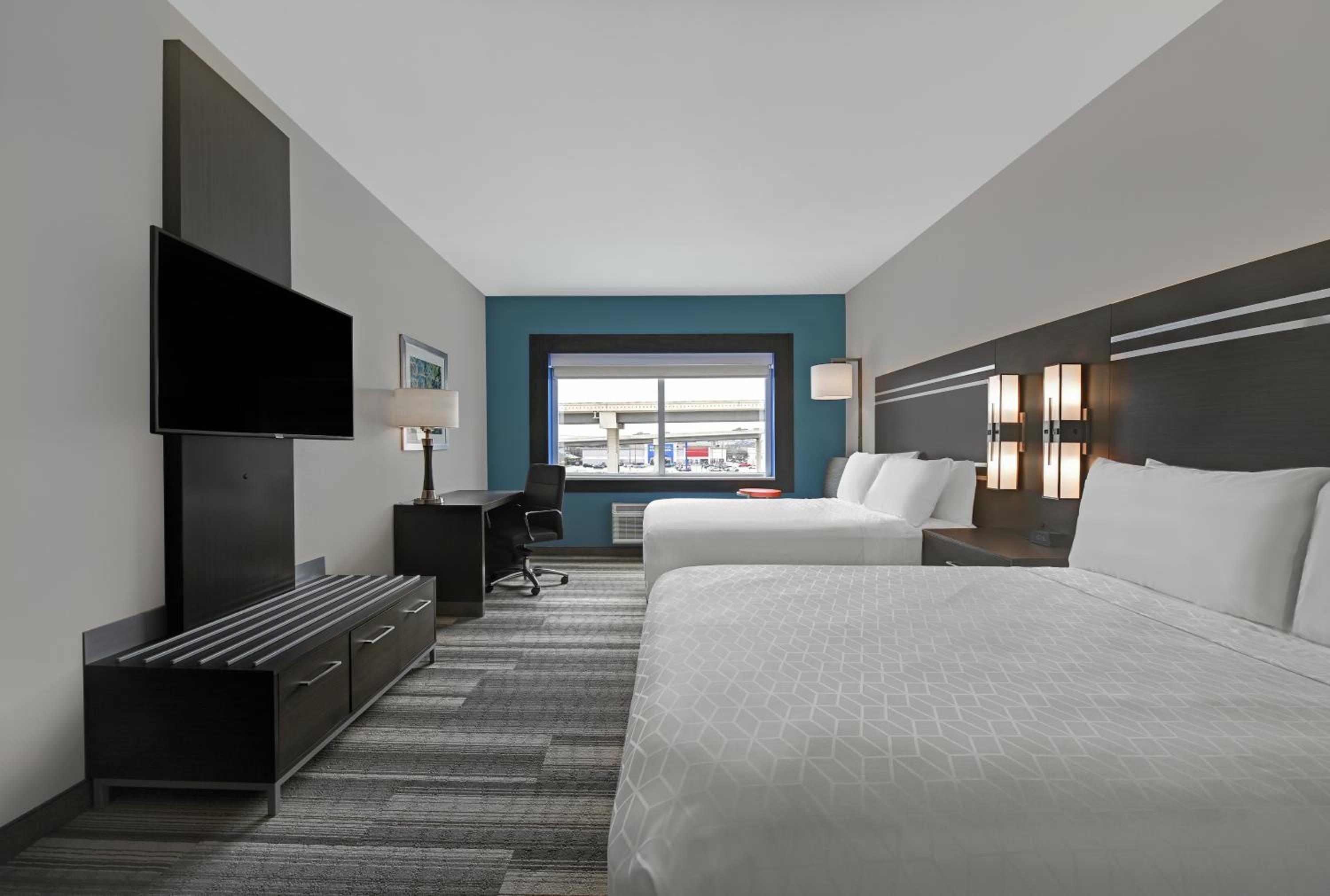 Standard Queen Room with Two Queen Beds - Communications Accessible