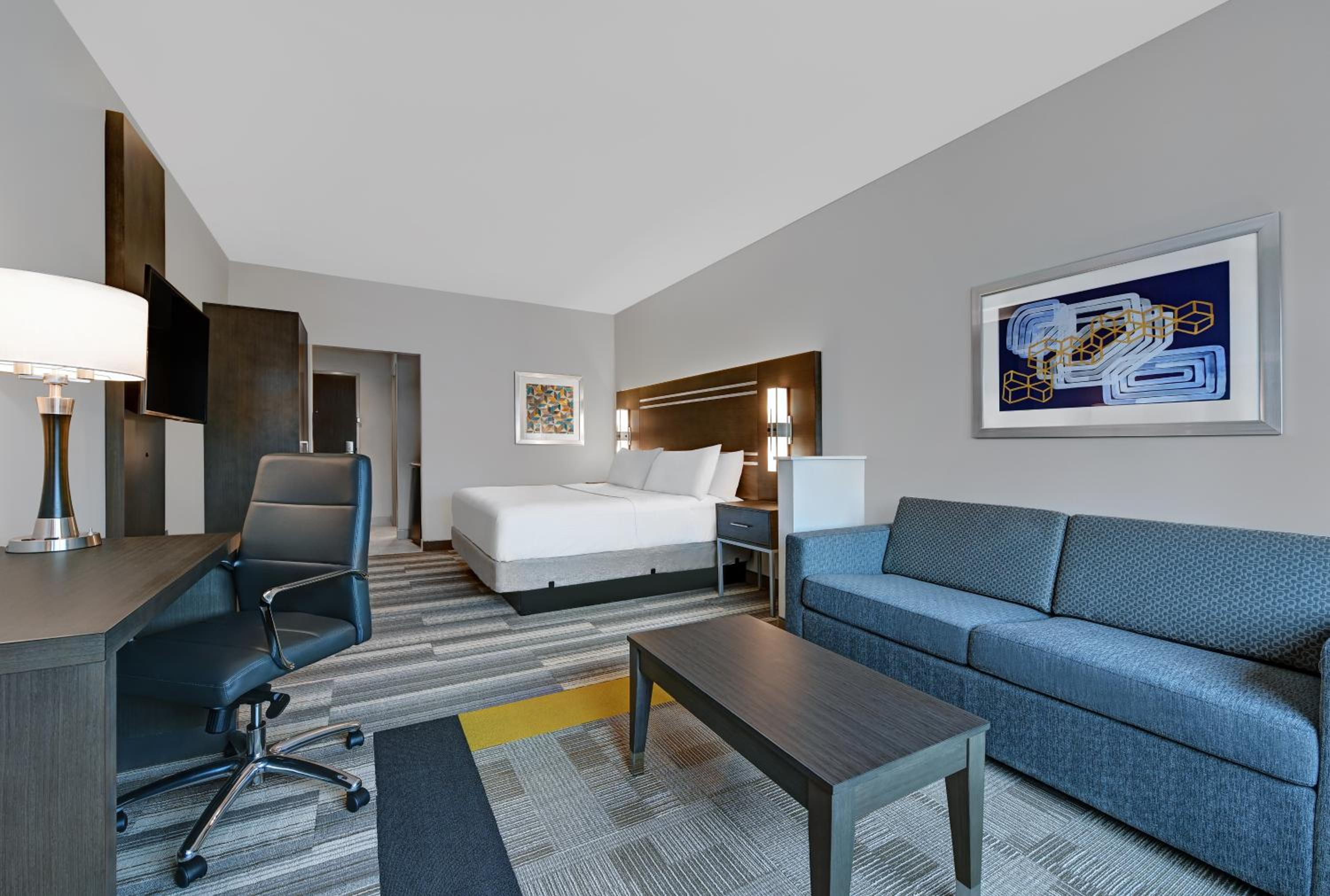 King Suite with Accessible Tub - Disability Access