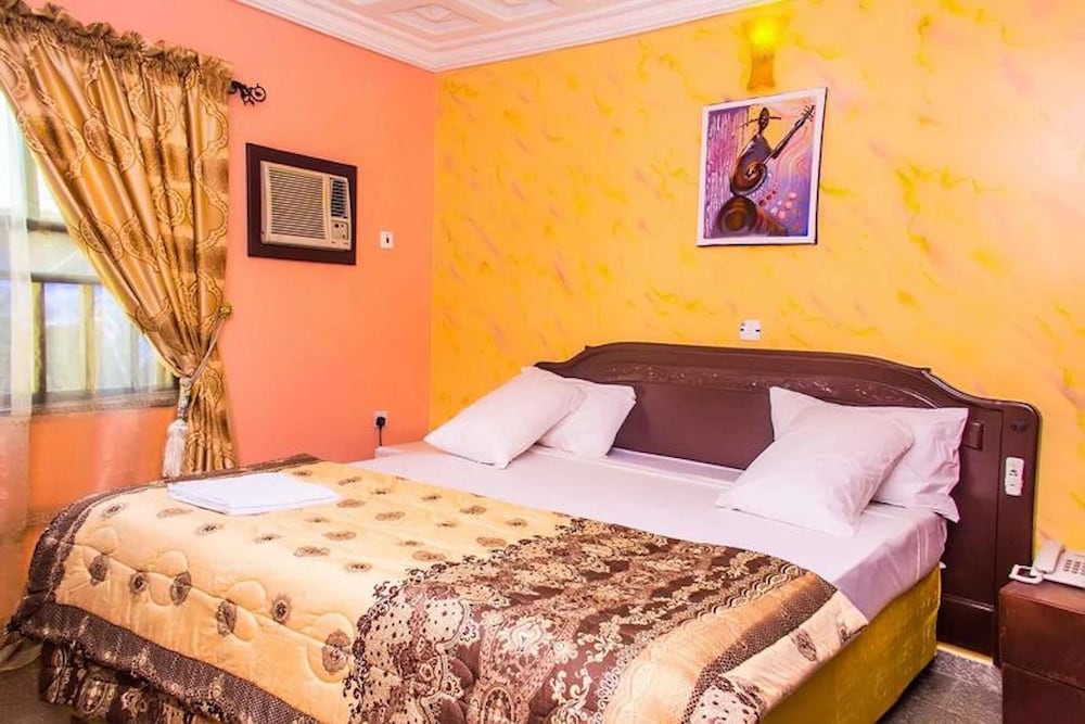 Deluxe Room (1)