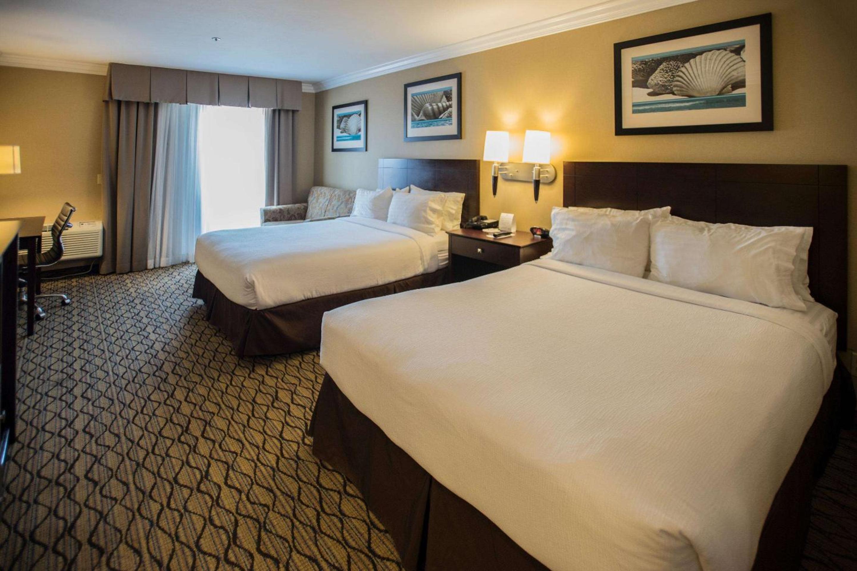 Standard Queen Room with Two Queen Beds - Non-Smoking