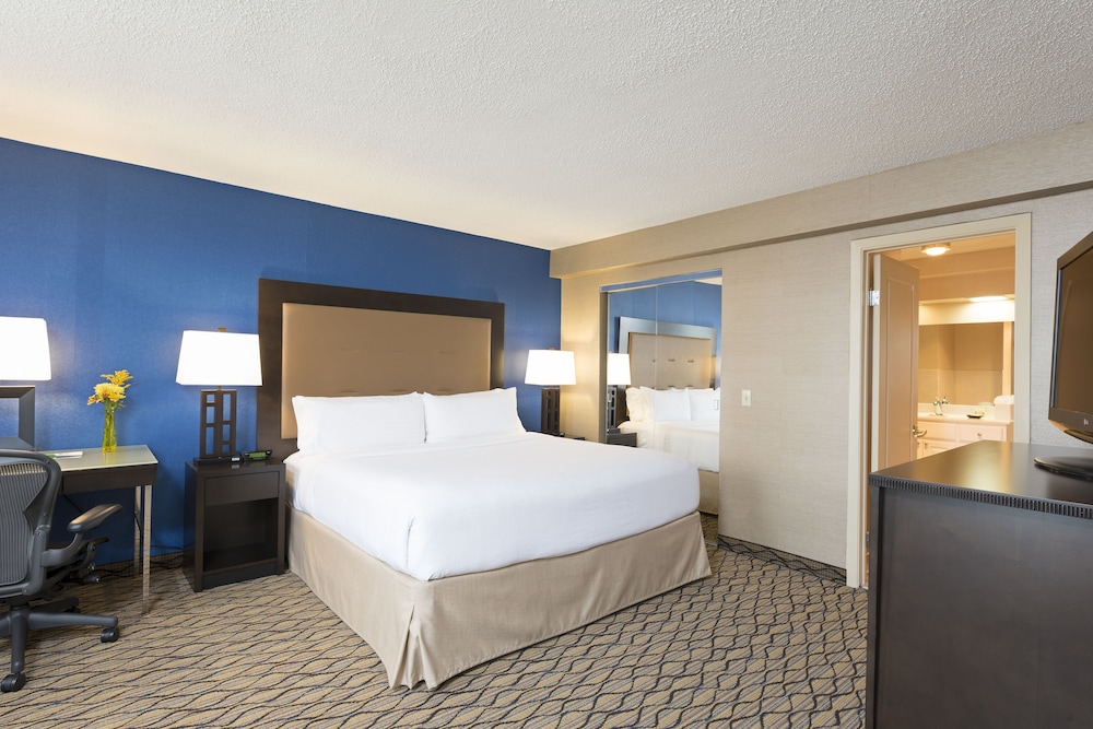 Standard Room, 1 Queen Bed, Accessible (Mobility Roll-In Shower)