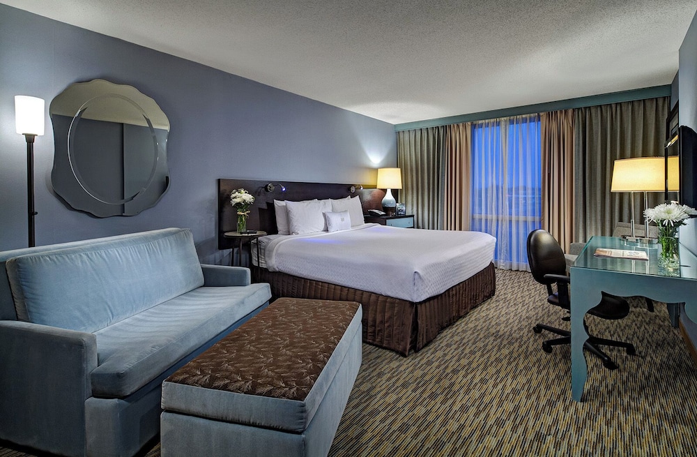 Standard Room, 1 King Bed, Accessible Bathtub (Communications)