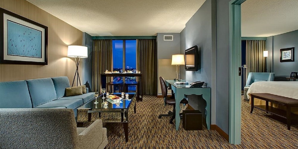 Junior Suite, 1 King Bed, Accessible (Accessible Tub)