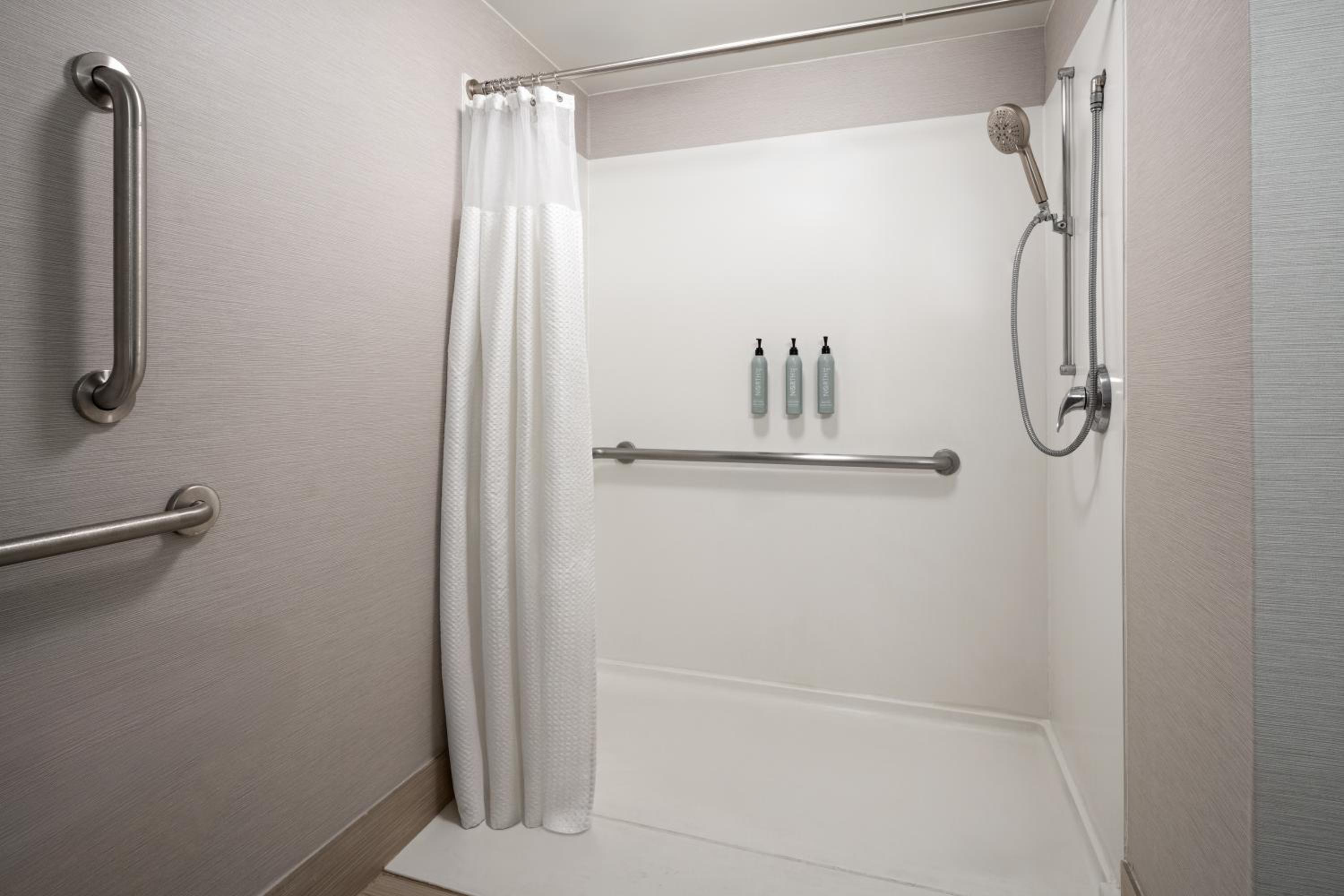 Queen Room with Two Queen Beds and Roll-In Shower - Mobility Access