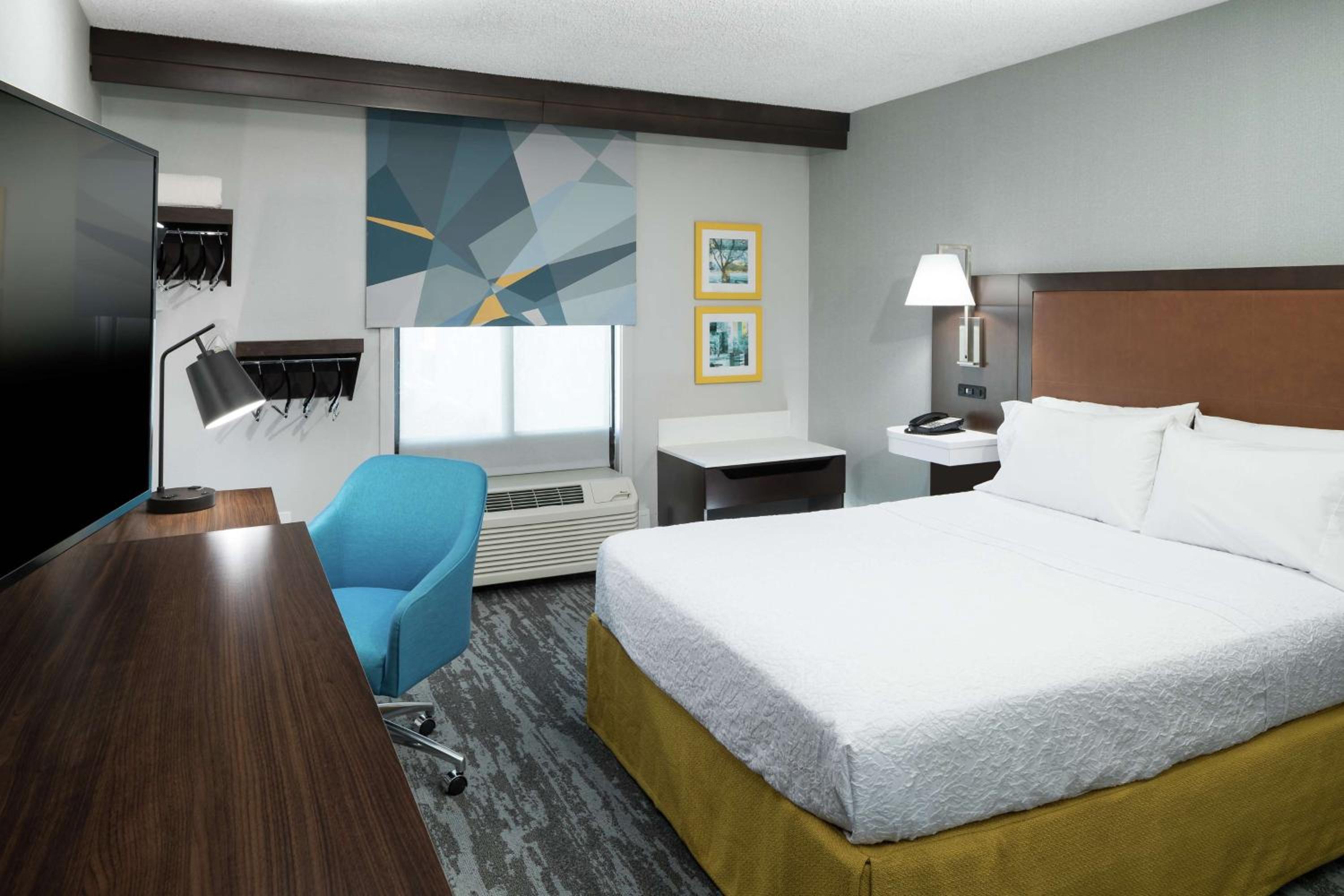 Queen Room with Mobility Access/Non-Smoking