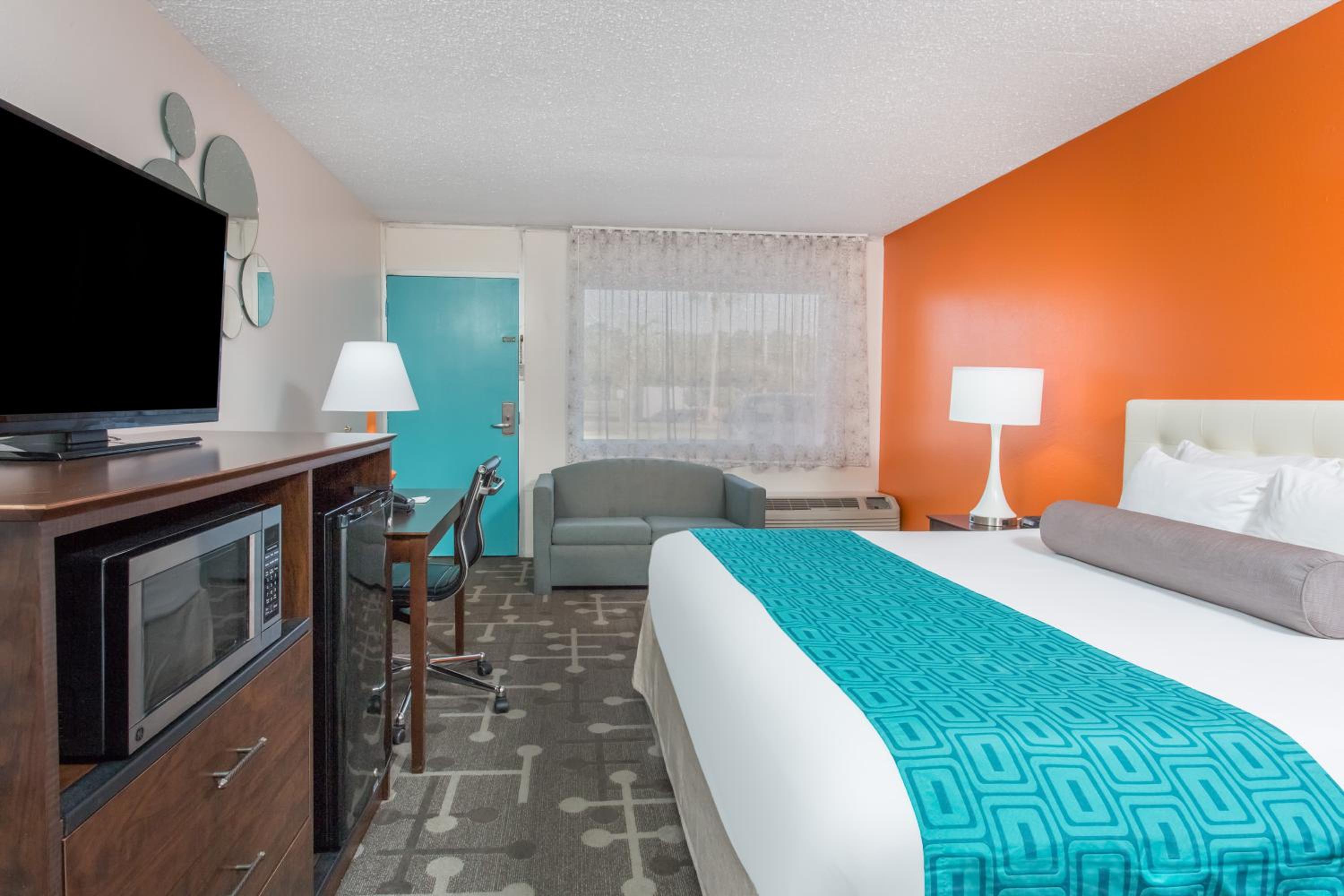 1 King Bed, Deluxe Room, Non-Smoking
