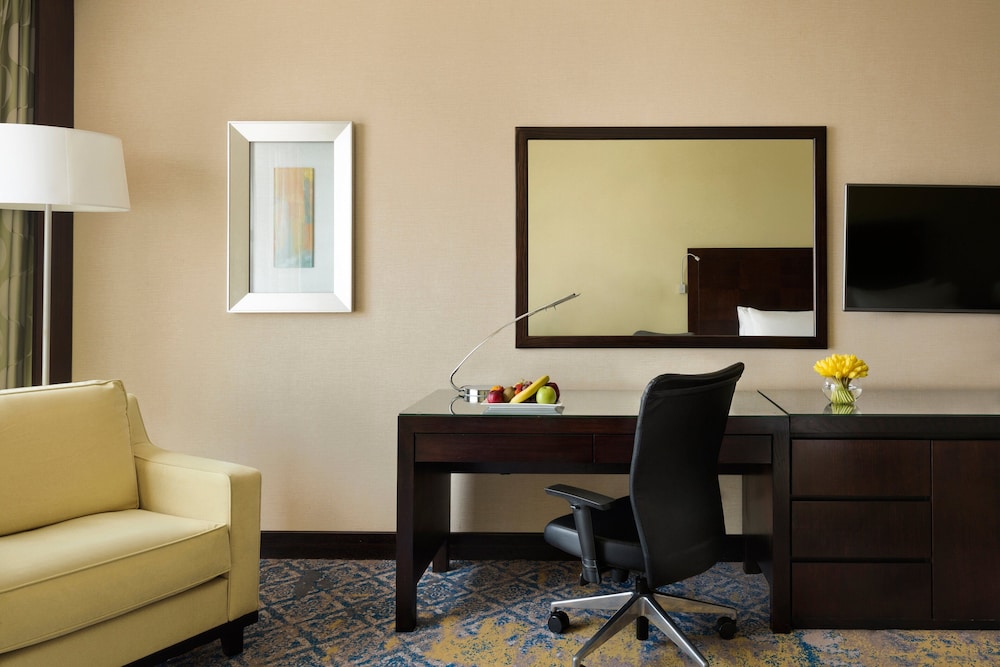 Standard Room, 1 King Bed (Club Floor)