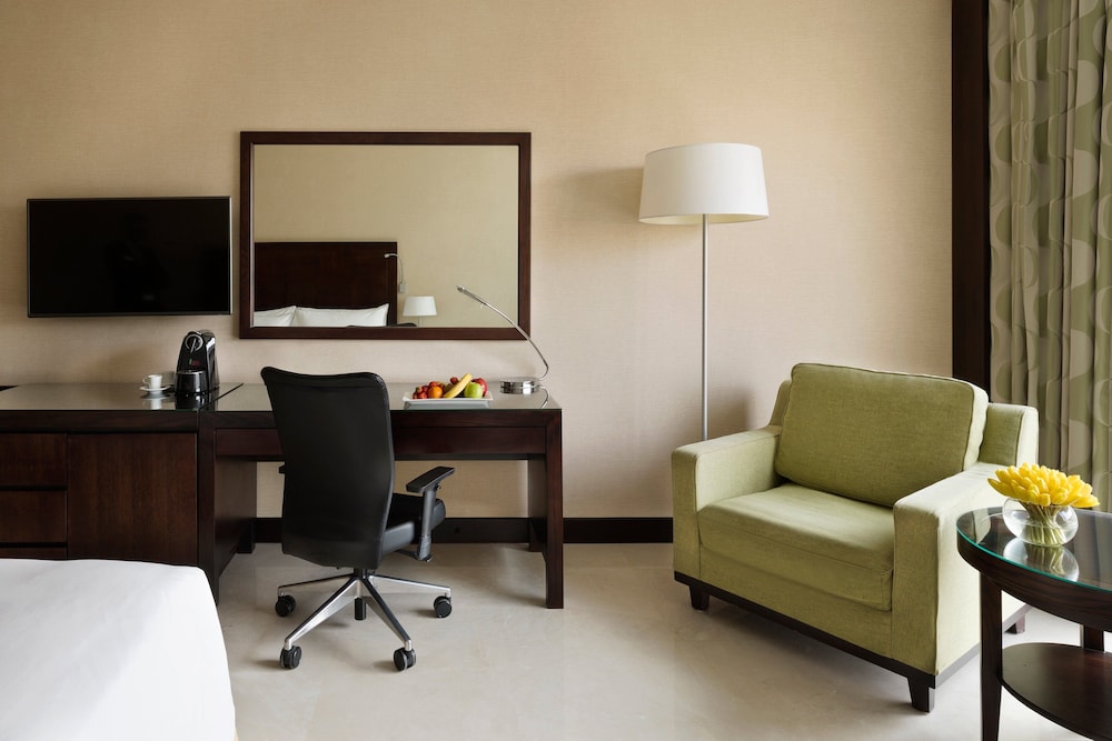 Standard Room, 1 King Bed, Accessible, Smoking