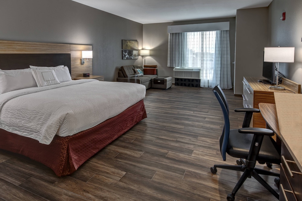 Studio, 2 Queen Beds (Mobility/Hearing Access, Roll-In Shwr)