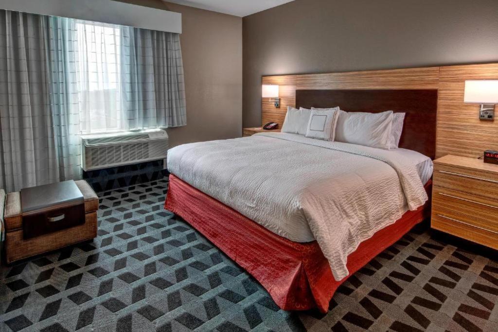1 Bedroom Suite, 1 Queen, Sofa bed