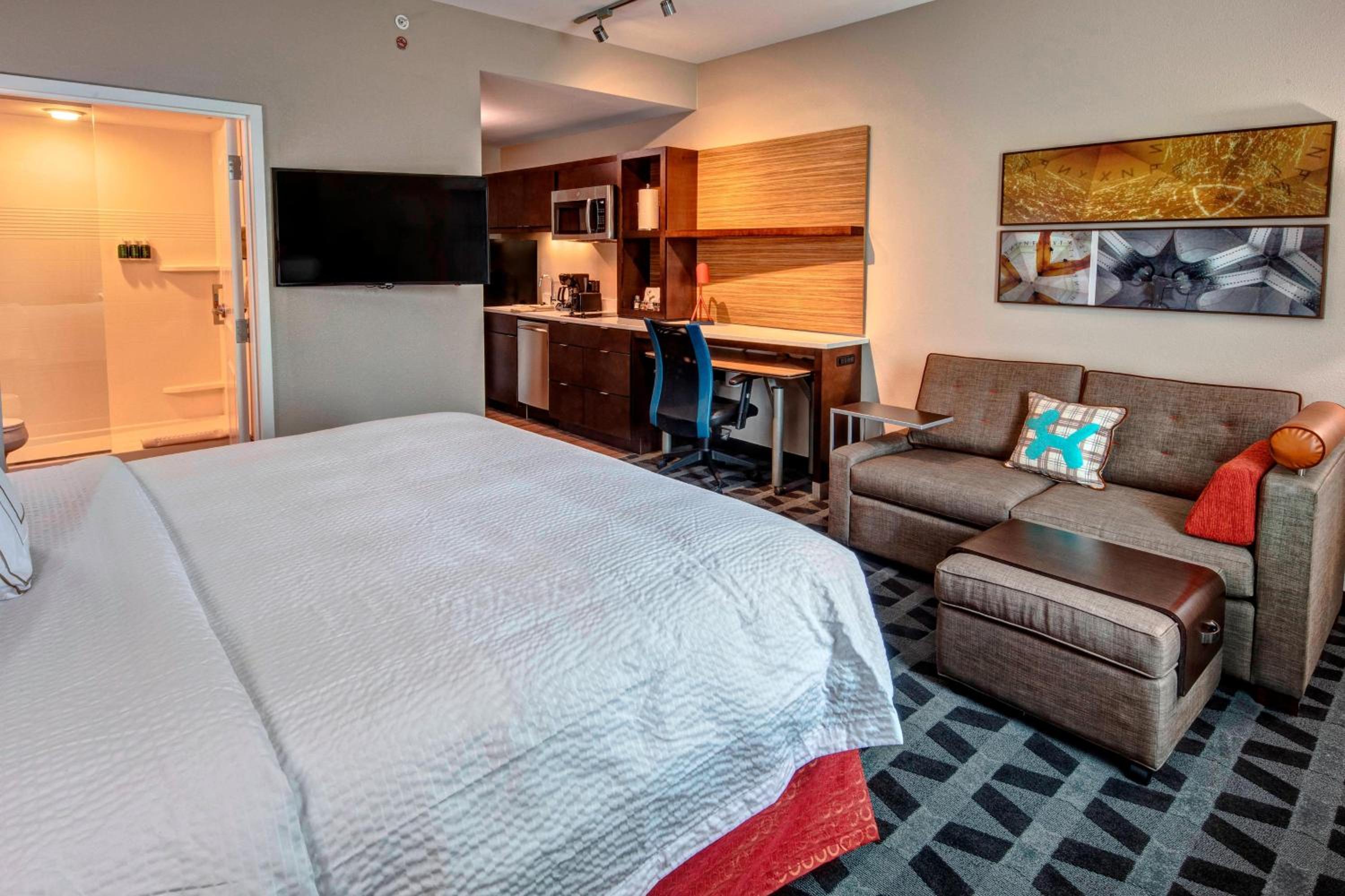 Studio, 1 King, Sofa bed