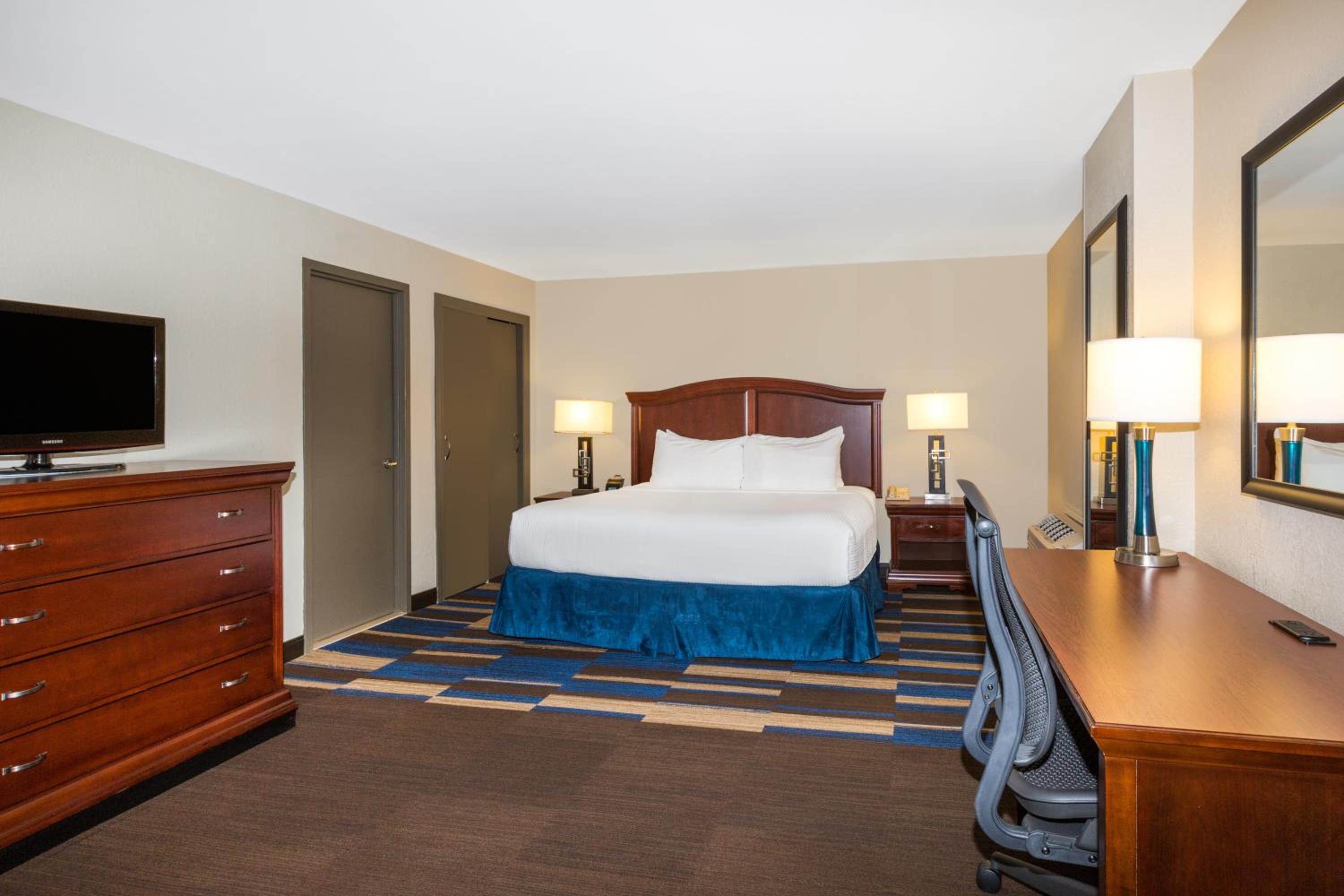 Deluxe King Room