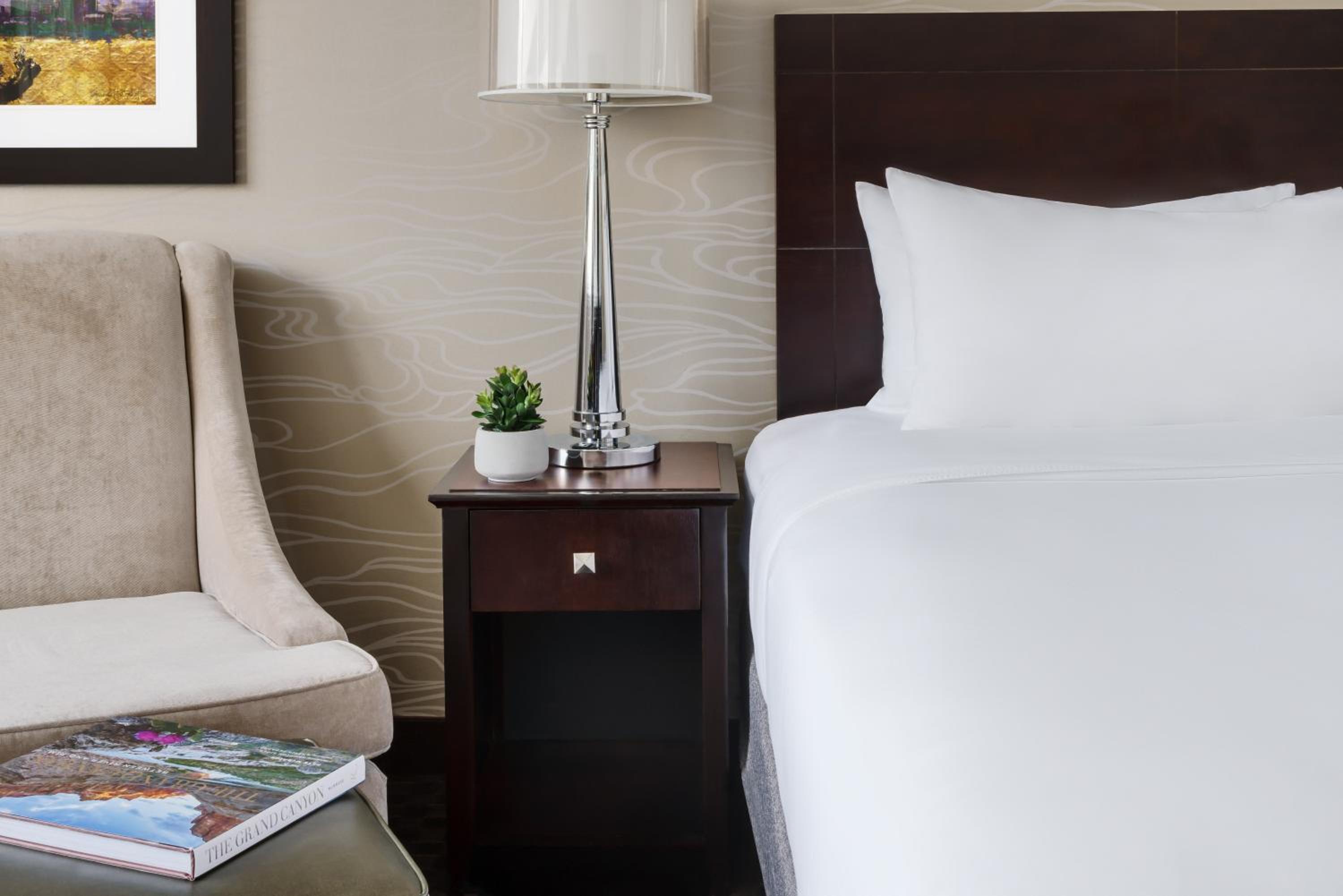 Junior Suite with Mobility Accessible Roll-In Shower