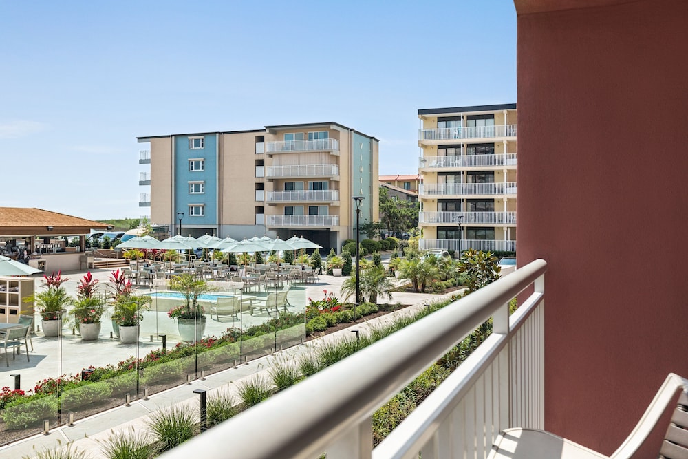 Suite, 2 Queen Beds, Accessible, City View (Communications)