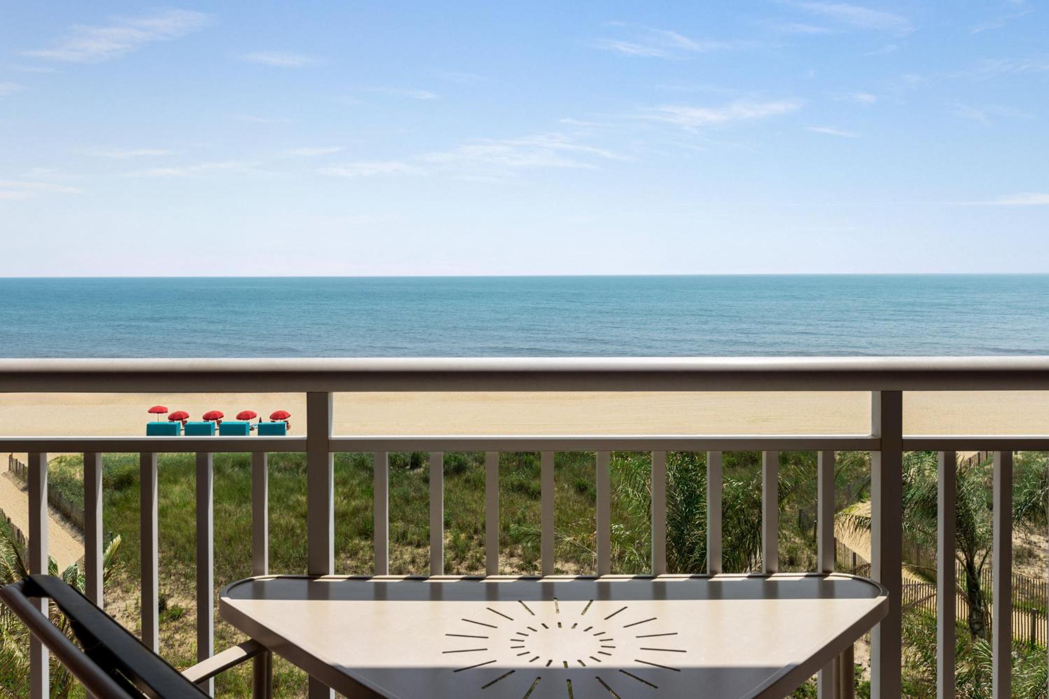 King Suite with One King Bed - Oceanfront