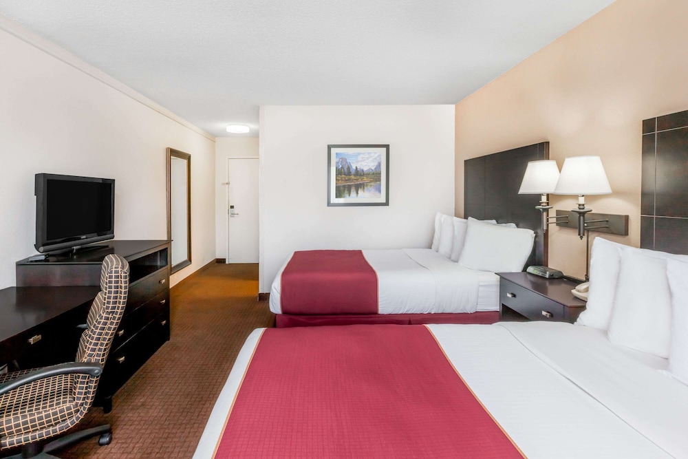 Room, 2 Queen Beds, Non Smoking (Second Floor)