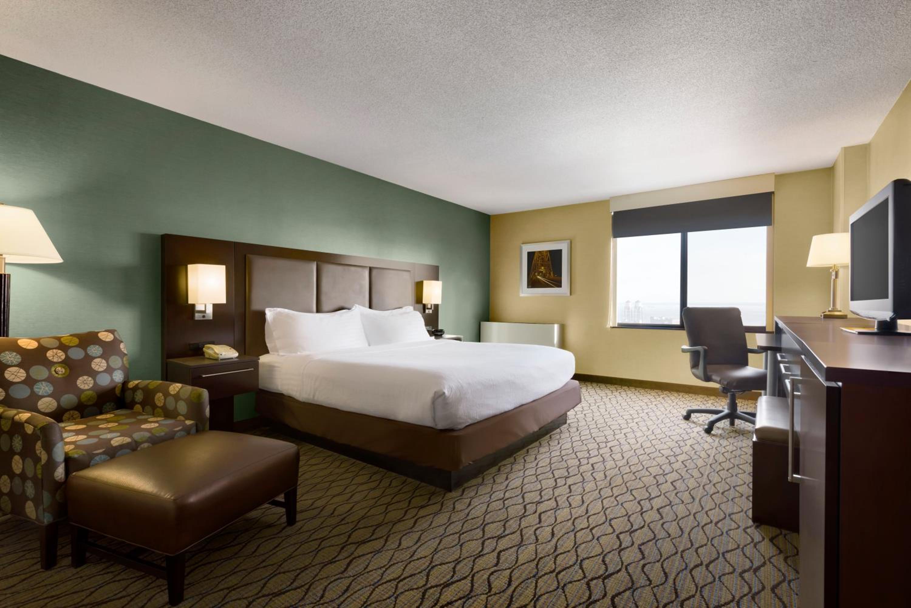 Premium King Room with City View