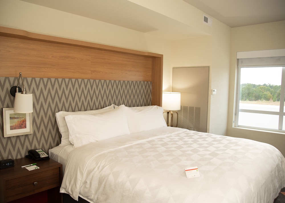 Suite, 1 King Bed, Accessible (Communications)