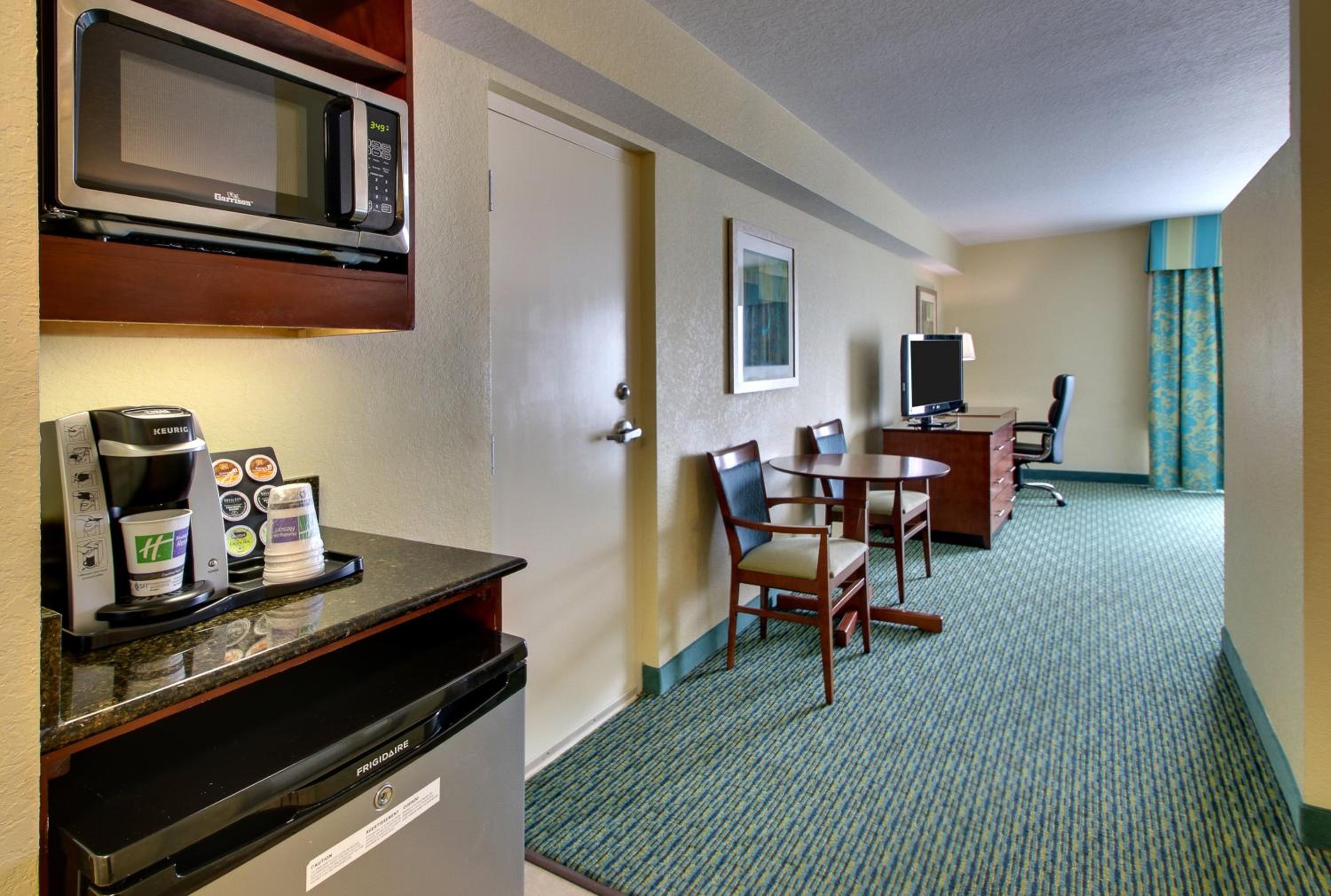 King Suite with Two Bunk Beds and Pool View