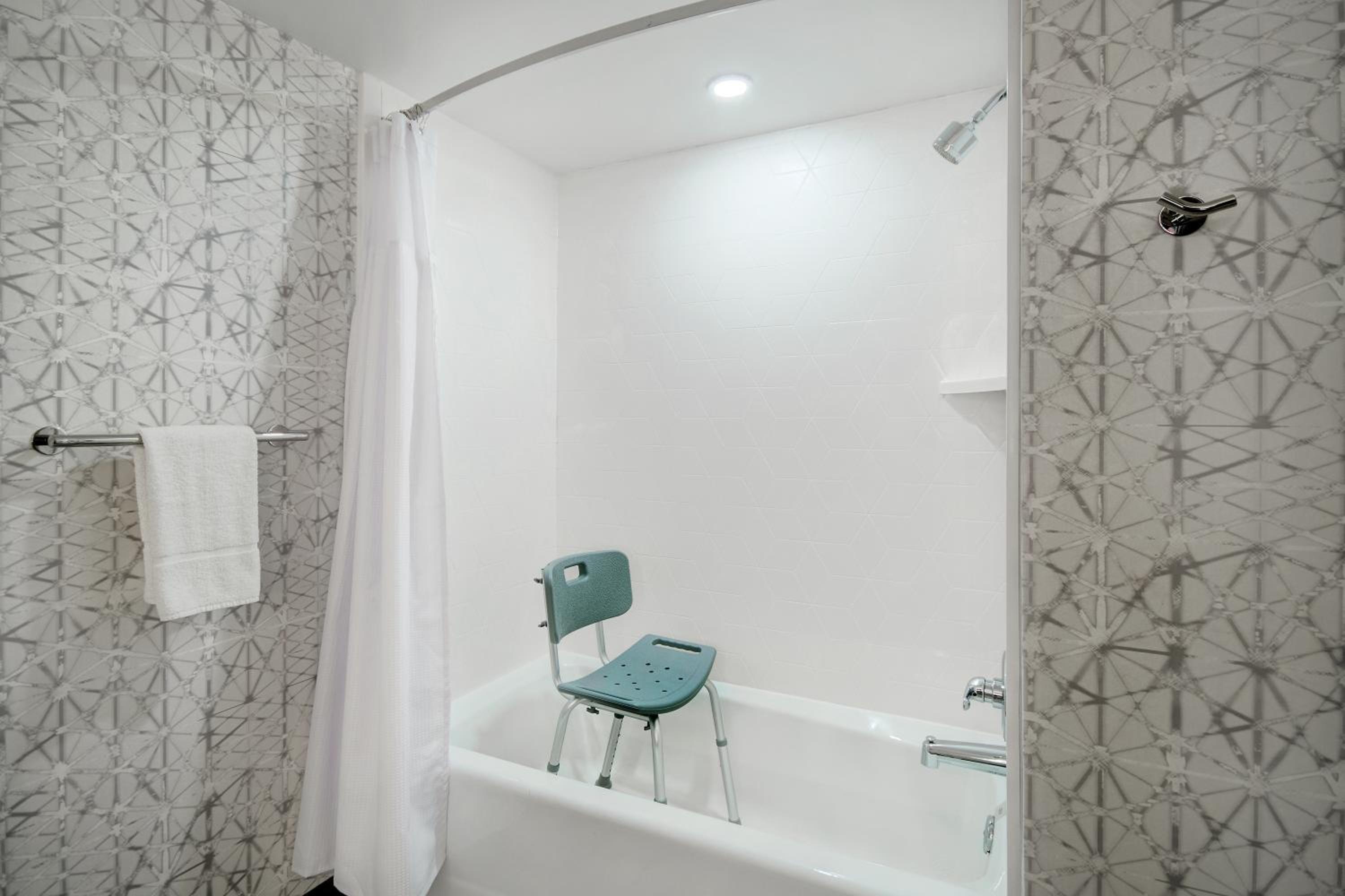 Standard King Room with Accessible Tub - Mobility Access