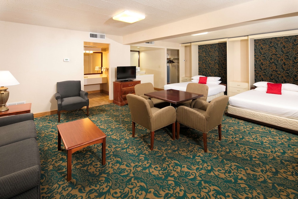 Junior Suite, 2 Queen Beds, Non Smoking
