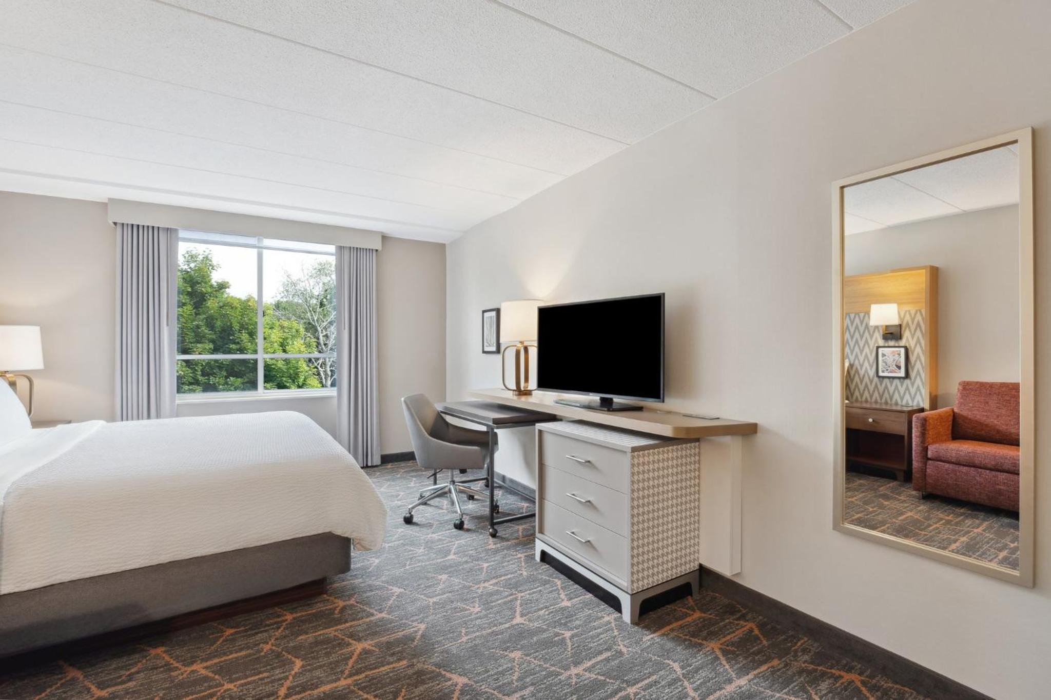 Standard King Room with Stairwell Access