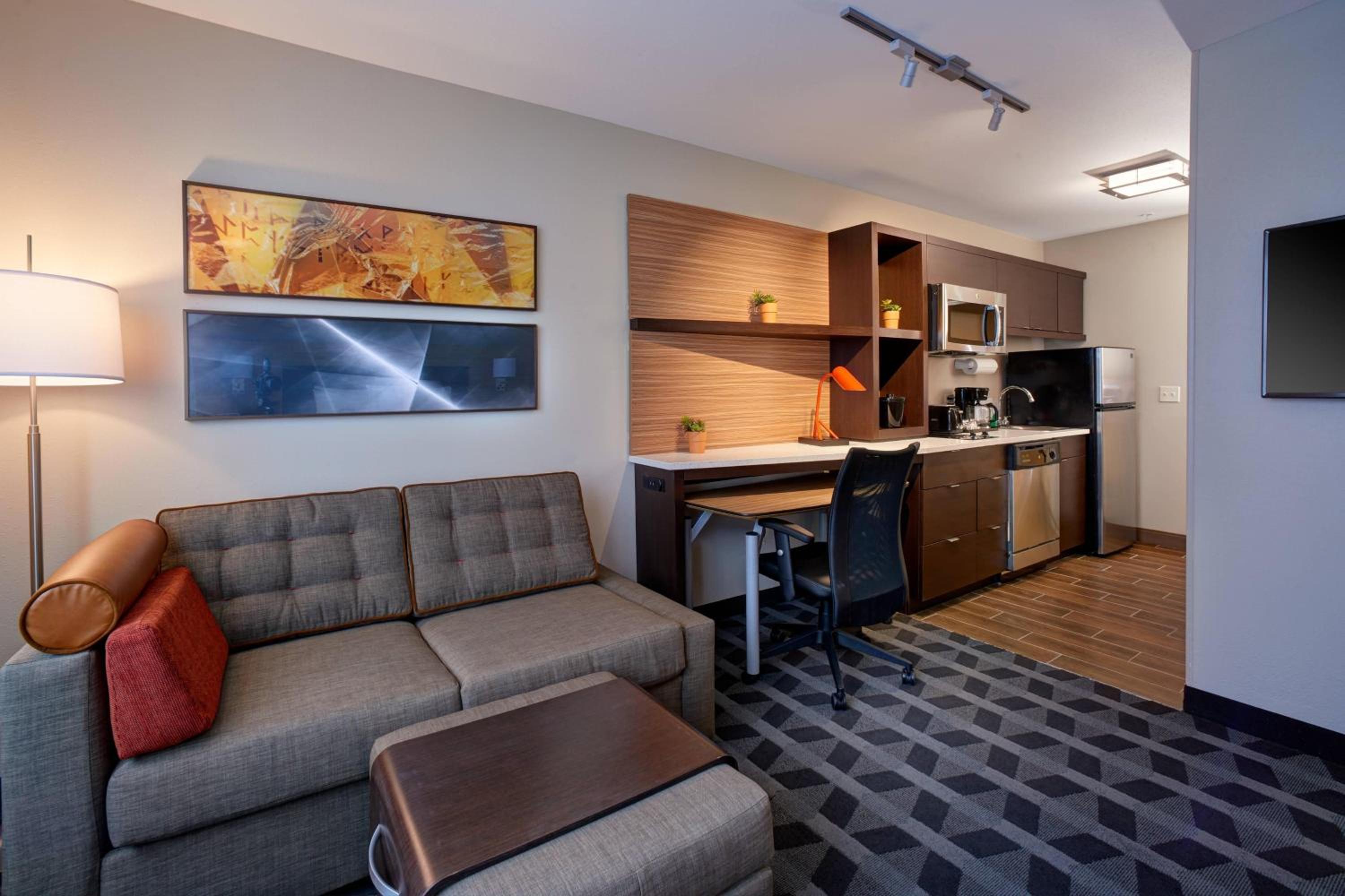 King Studio with Sofa Bed - Hearing Accessible