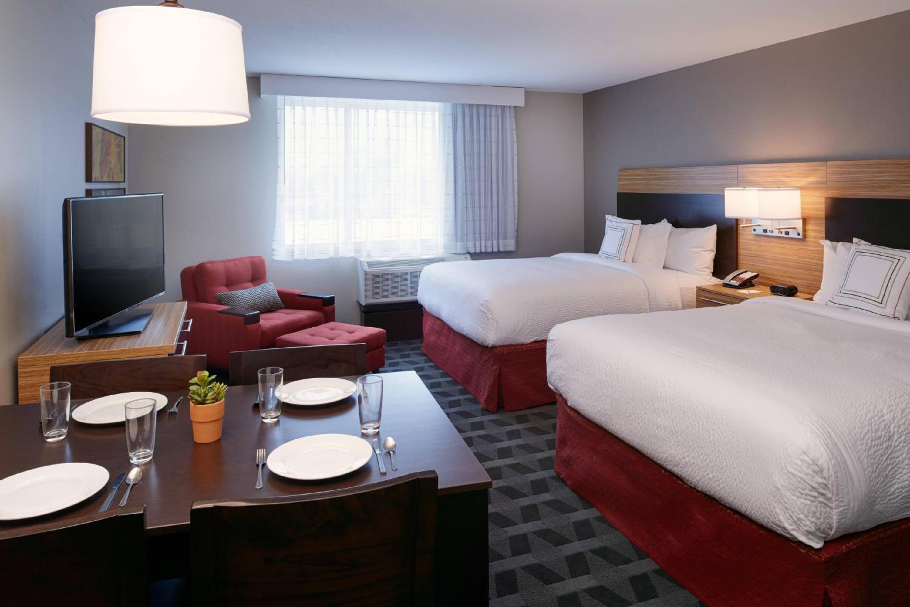 Studio with Two Queen Beds and Roll-In Shower - Mobility and Hearing Accessible