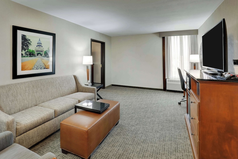 Suite, 1 King Bed with Sofa bed, Refrigerator & Microwave (2 Rooms)