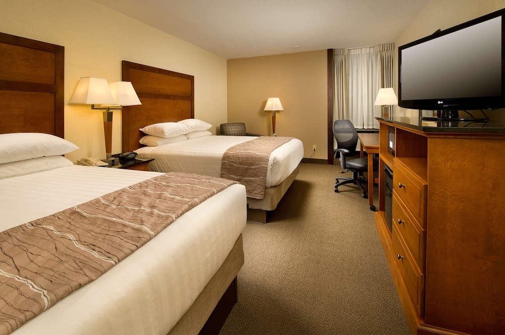 Deluxe Room, 2 Queen Beds, Refrigerator & Microwave