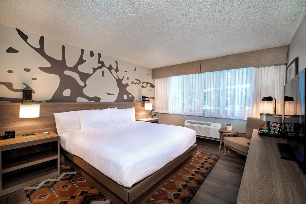 Room, 1 King Bed, Accessible Bathtub, Tower (Communications, Mobility, Tower 1)