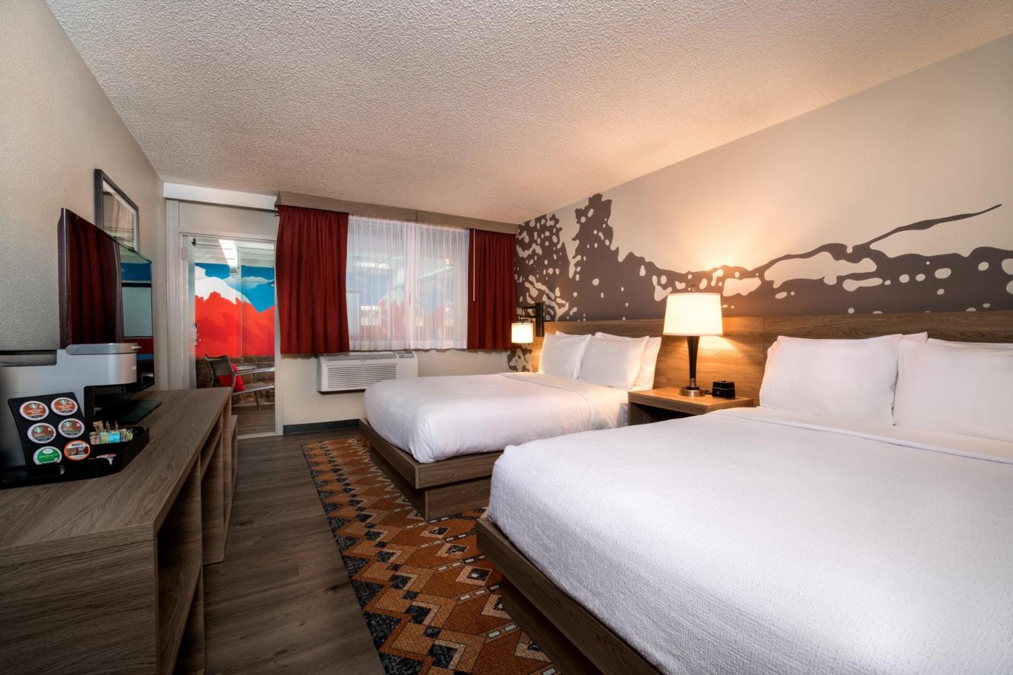 Standard Queen Room with Pool View - Ground Floor