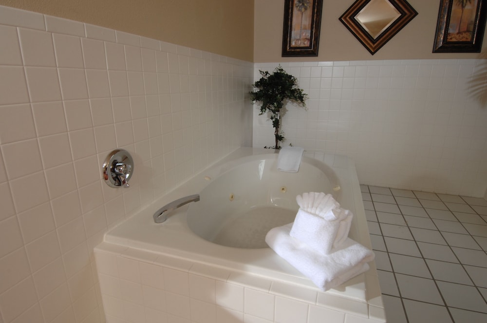 King Jacuzzi Suites