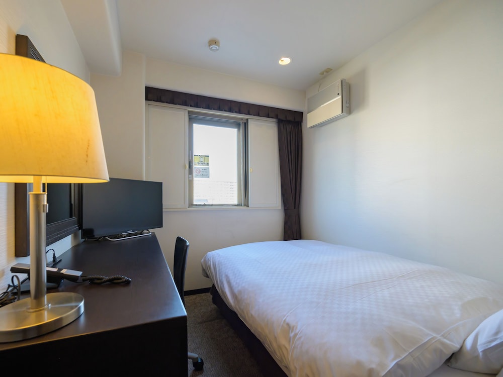 Semi Double Room, Smoking