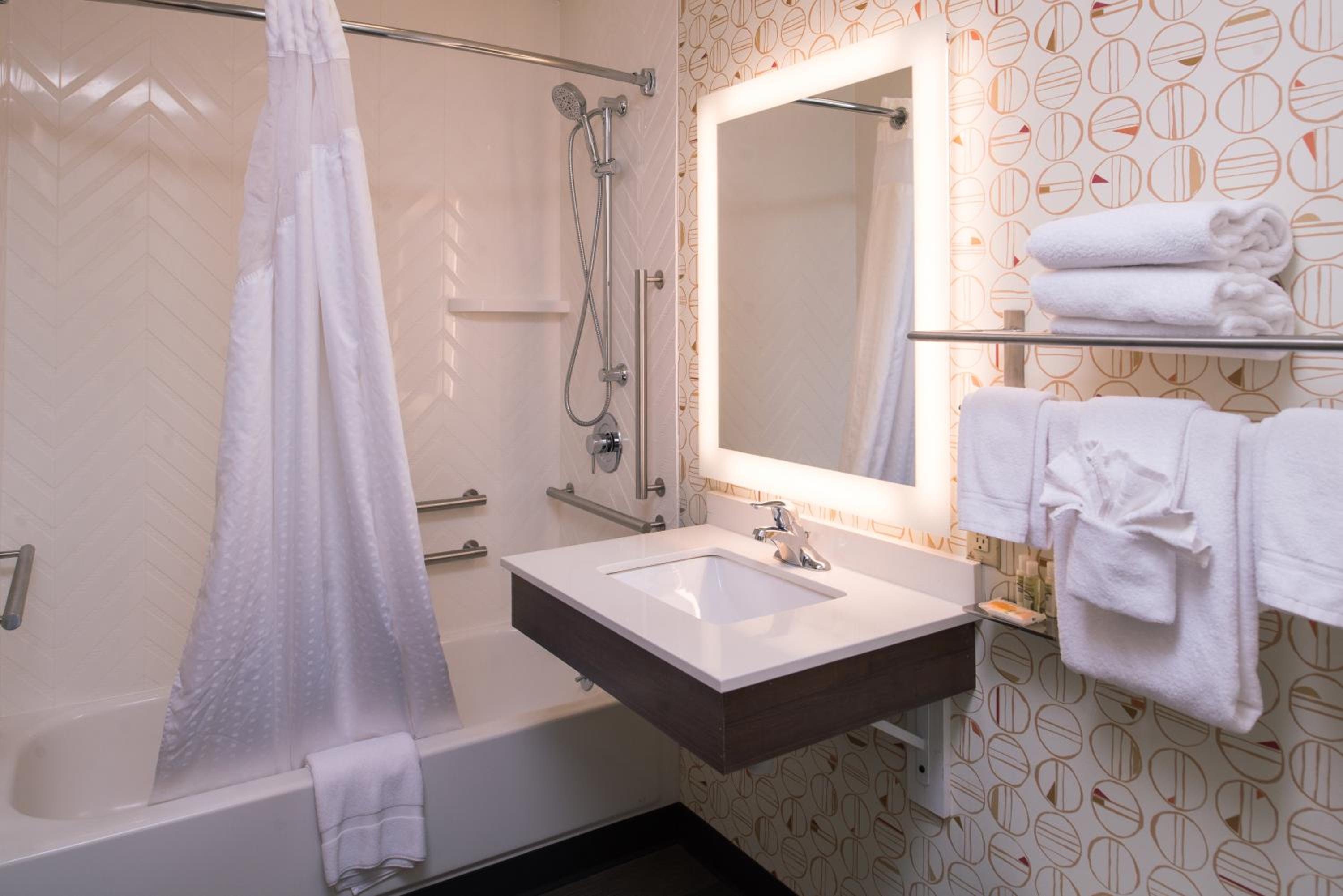 Queen Room - Disability Access