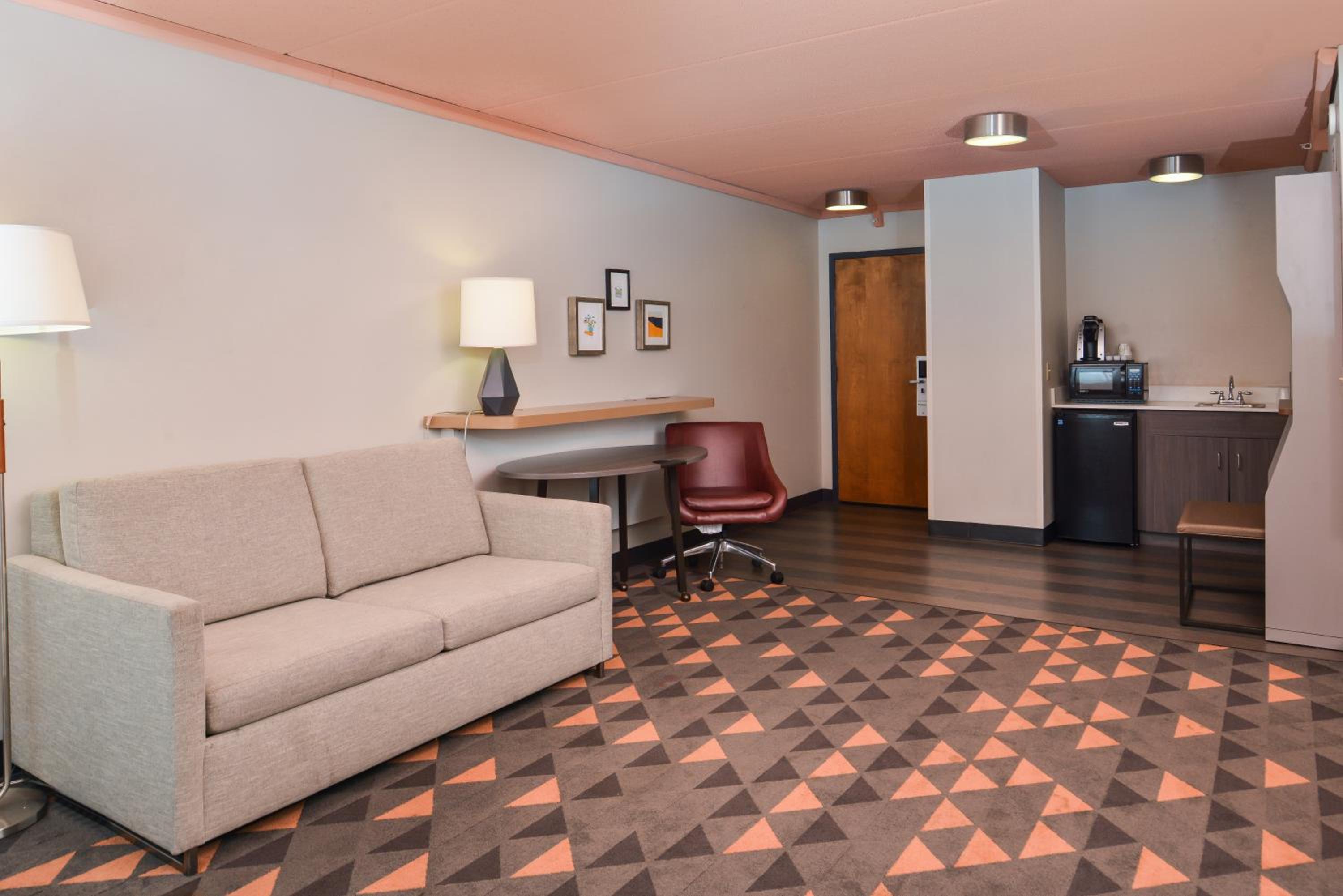 One-Bedroom King Suite