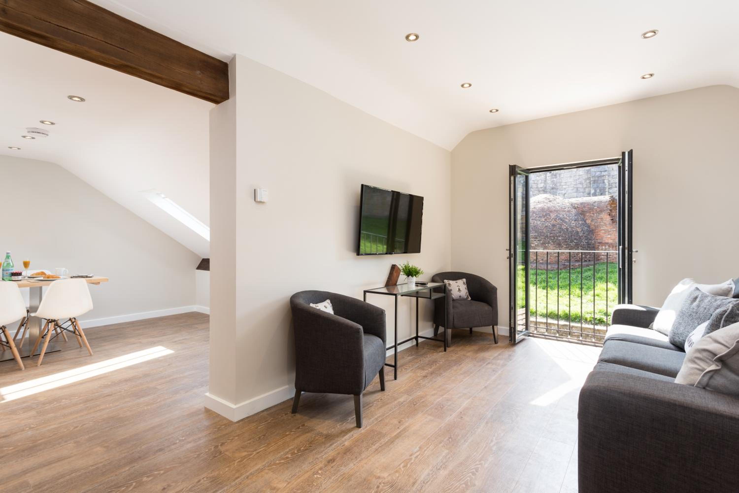 No1 - Three-Bedroom Apartment - Split Level