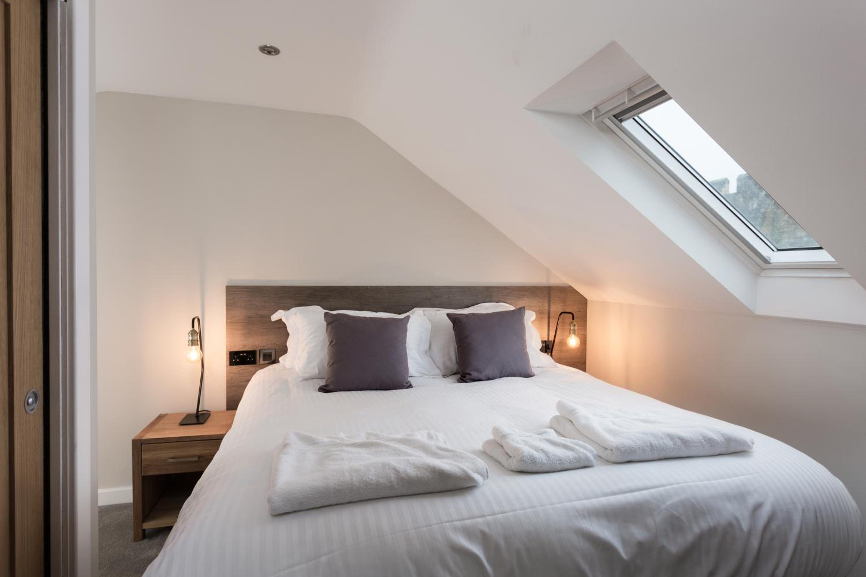 No2 - Four-Bedroom Apartment - Split Level