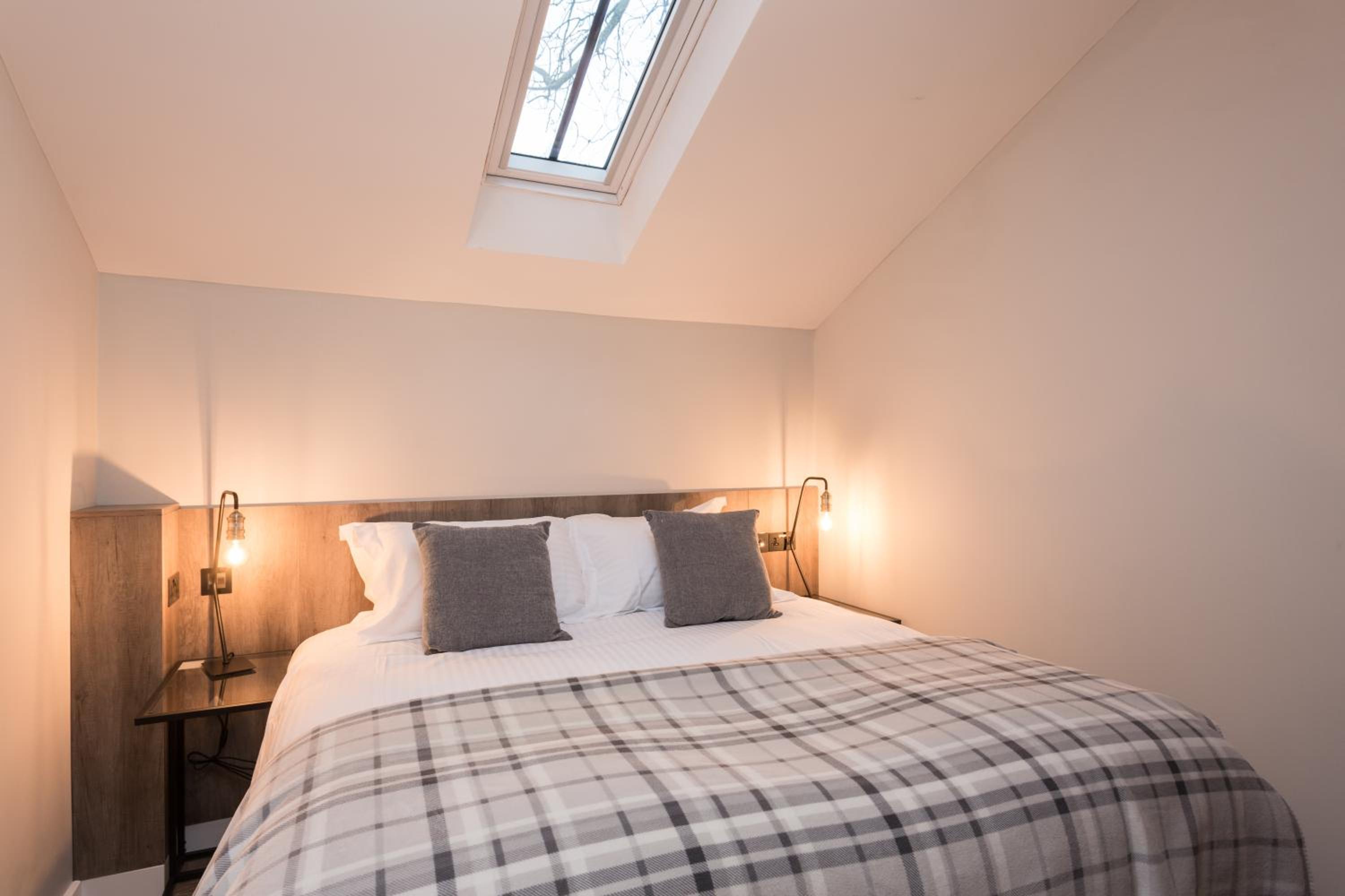 No3 - Four-Bedroom Apartment - Split Level