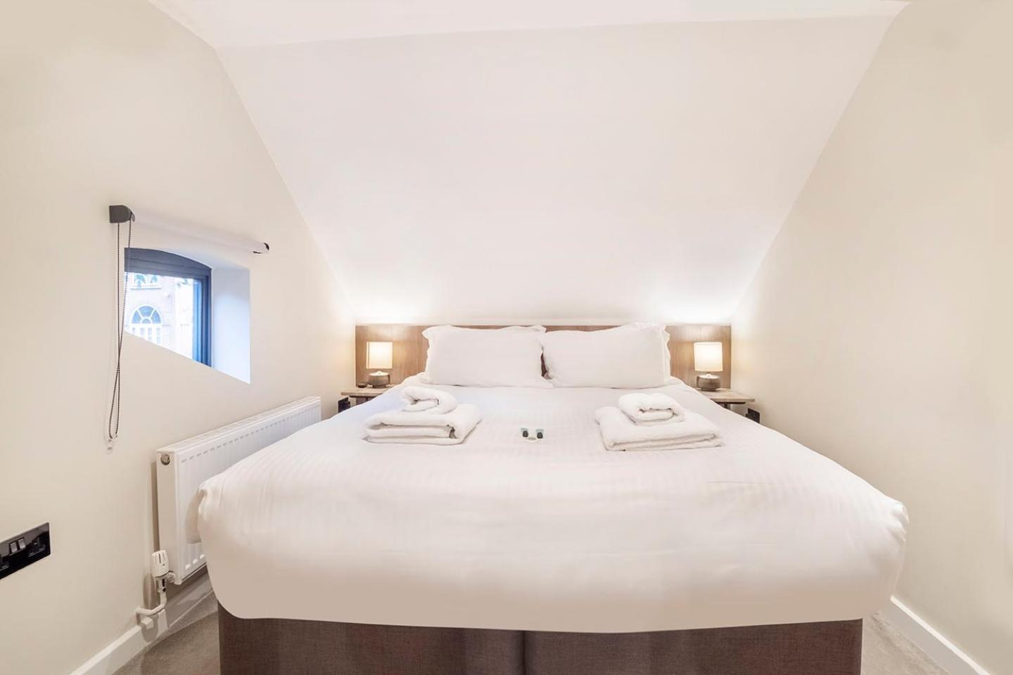 No4 - Three-Bedroom Apartment - Split Level
