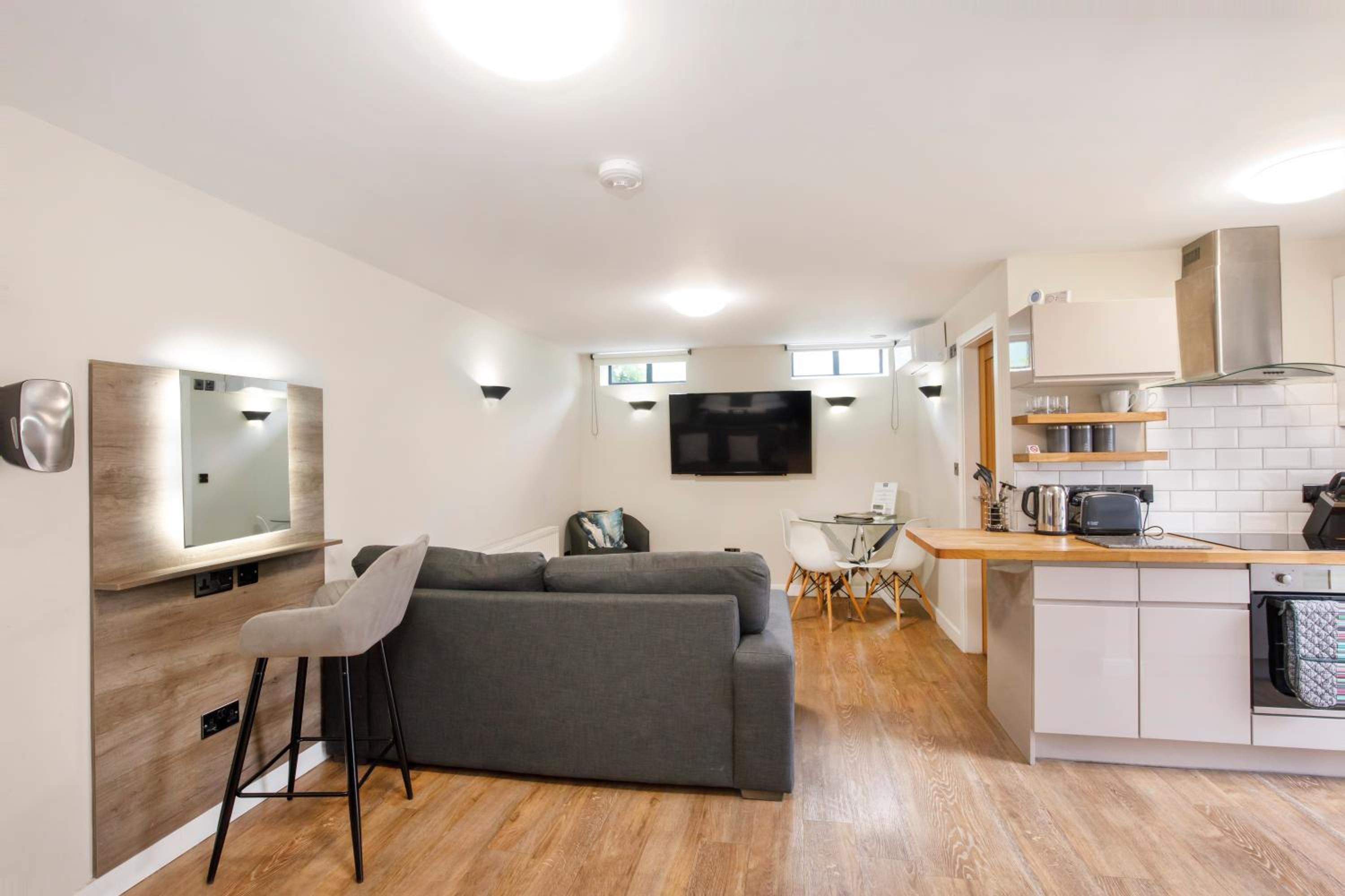 No8a Studio Apartment with Sofa Bed
