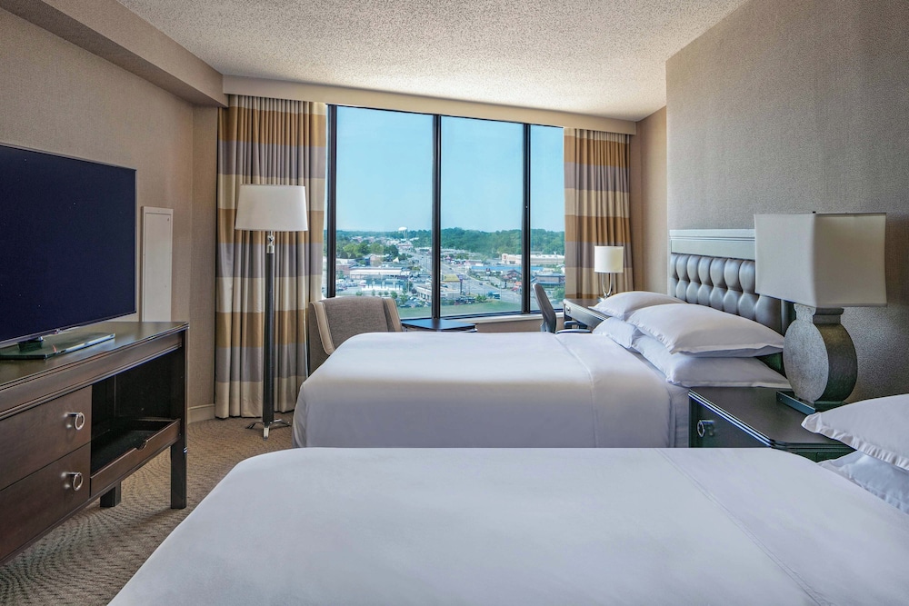 Traditional Room, 2 Double Beds (Mobility/Hearing Accessible, Tub)