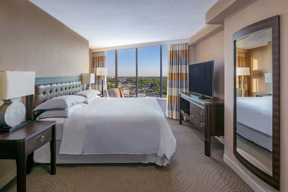 Club Room, 1 King Bed, Tower